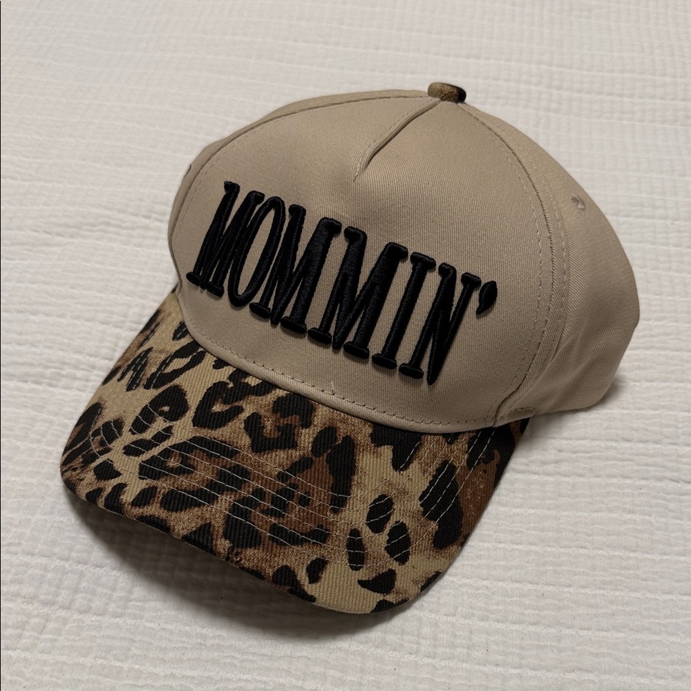 Beige and Leopard Print Cap with 'MOMMIN''